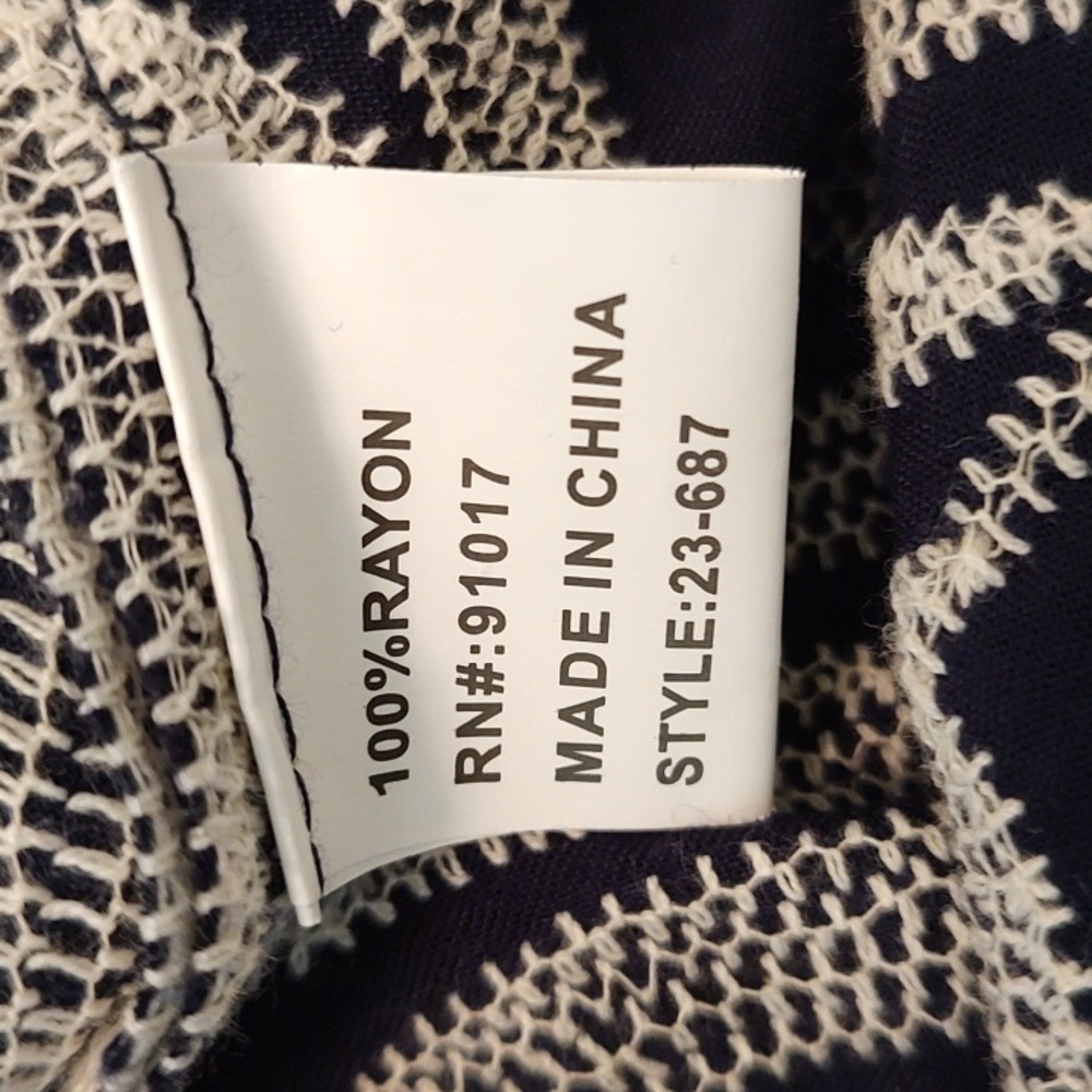 Solitaire NWT Navy Blue & White Embroidered Ferns Boxy Scalloped Hem SZ:L Blouse - Picture 14 of 14